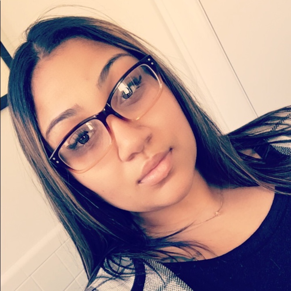 Meet your Posher, Flavia